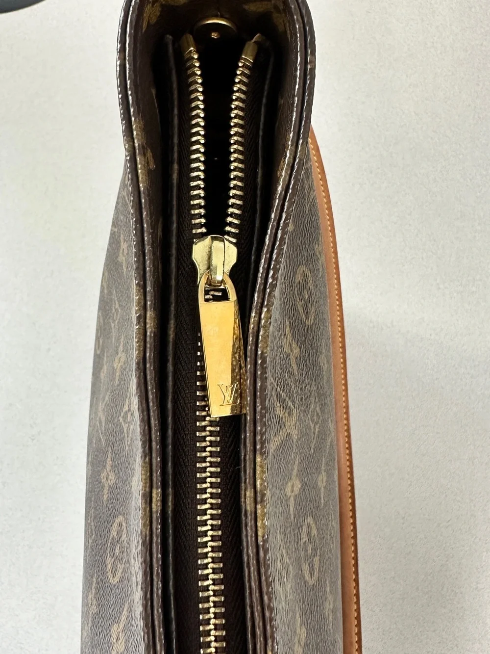 Vintage Authentic Louis Vuitton Looping GM Monogram Canvas Tote